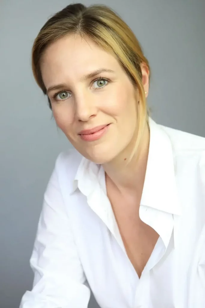 dr. Benkovics Júlia dr. Benkovics Júlia